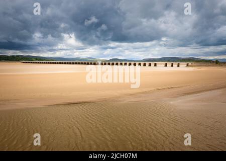 Das Kent Railway Viadukt über Milnthorpe Sands in Arnside, Lake District, England Stockfoto