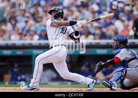 DETROIT, MI - 12. JUNI: Detroit Tigers Shortstop Javier Baez (28) schlägt am 12. Juni 2022 im Comerica Park in Detroit, Michigan gegen die Toronto Blue Jays. Die Blue Jays besiegten die Tigers mit 6:0. (Joe Robbins/Image of Sport) Stockfoto