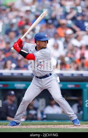 DETROIT, MI – 12. JUNI: Der Toronto Blue Jays-Fänger Gabriel Moreno (55) schlägt am 12. Juni 2022 im Comerica Park in Detroit, Michigan gegen die Detroit Tigers. Die Blue Jays besiegten die Tigers mit 6:0. (Joe Robbins/Image of Sport) Stockfoto