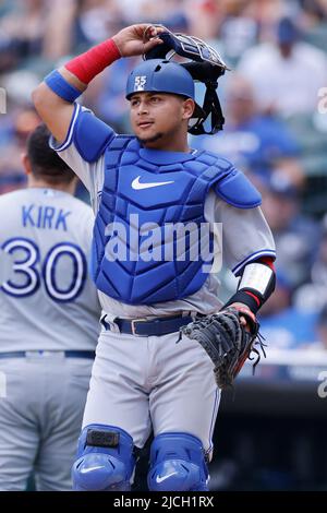 DETROIT, MI – 12. JUNI: Der Toronto Blue Jays-Fänger Gabriel Moreno (55) sieht am 12. Juni 2022 im Comerica Park in Detroit, Michigan, gegen die Detroit Tigers. Die Blue Jays besiegten die Tigers mit 6:0. (Joe Robbins/Image of Sport) Stockfoto