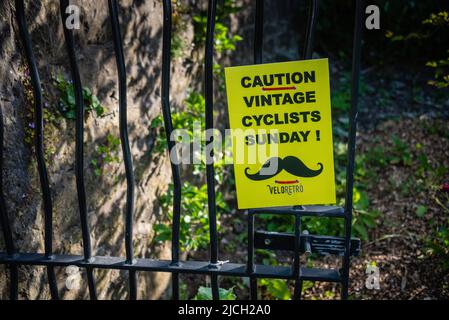Melden Sie sich bei Veloretro vintage Cycling Event, Ulverston, Cumbria, UK. Stockfoto