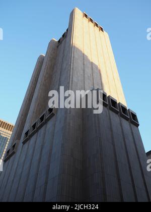 Bild von 33 Thomas Street, einem fensterlosen Gebäude in Manhattan. Stockfoto