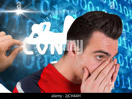Kaukasischer männlicher Athlet gegen Silhouette des Mannes, der ausarbeitet und binäre Codierung auf blauem Hintergrund Stockfoto