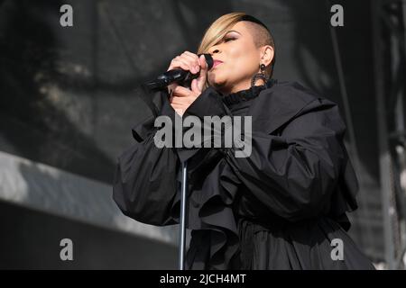 Gabrielle (Louise Gabrielle Bobb) tritt beim Cambridge Club Festival im Childerley Orchard, Cambridge, Großbritannien, auf. 12. Juni 2022 Stockfoto