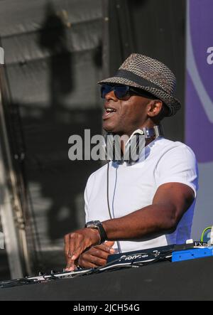 Der englische DJ und Moderator Trevor Nelson tritt beim Cambridge Club Festival im Childerley Orchard, Cambridge, Großbritannien, auf. 12. Juni 2022 Stockfoto