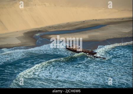 Reste der alten Schiffswrack an der Skelettküste Stockfoto