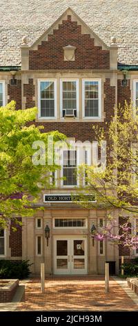 East Lansing MI - 14. Mai 2022: Eingang zum alten Gartenbaugebäude an der MSU Stockfoto