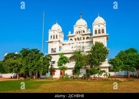 Ein Sikh Gurdwara oder Gurudwara in der Puschkar-Stadt im Bundesstaat Rajasthan in Indien Stockfoto