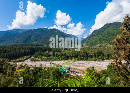 Beas Flussbett in der Nähe von Manali im Kullu Valley in Himachal Pradesh, Indien Stockfoto