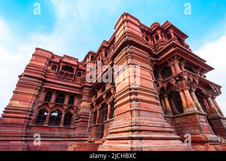 Govind Dev Ji Temple ist ein Hindu-Tempel, der Lord Krishna in Vrindavan in der Nähe der Stadt Mathura im indischen Bundesstaat Uttar Pradesh gewidmet ist Stockfoto