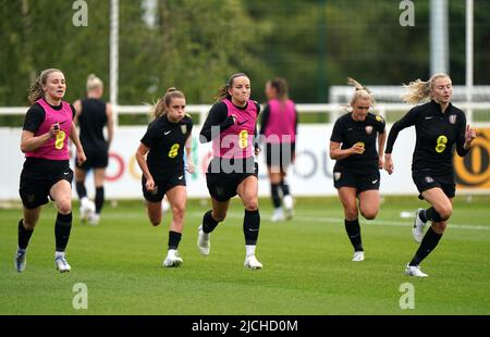 England Spieler während einer Trainingseinheit im St. George's Park, Burton-upon-Trent. Bilddatum: Montag, 13. Juni 2022. Stockfoto