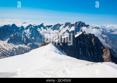 Mont Blanc oder Monte Bianco Bedeutung Weißen Berg ist der höchste Berg in den Alpen und in Europa, zwischen Frankreich und Italien Stockfoto
