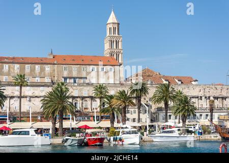Blick auf die Kathedrale Saint Dommios und die Riva Waterfront, Split, Kroatien Stockfoto