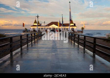 Dem alten Pier in Ahlbeck auf der Insel Usedom, Ostseeküste, Mecklenburg-Vorpommern, Deutschland Stockfoto