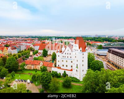 New Castle Luftpanorama. Das Neue Schloss in Ingolstadt ist eines der wichtigsten gotischen Gebäude in Bayern Stockfoto