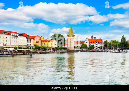 Lindau Altstadt und Hafen. Lindau ist eine große Stadt und Insel am Bodensee oder Bodensee in Bayern, Deutschland. Stockfoto