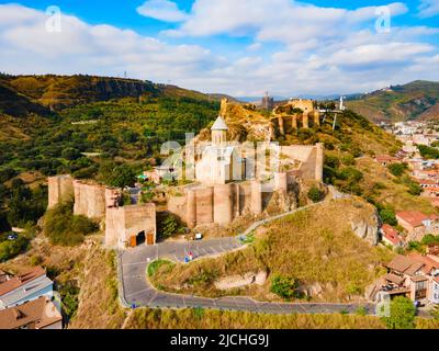 Narikala Festung Luftpanorama in Tiflis Altstadt. Tiflis ist die Hauptstadt und größte Stadt Georgiens am Ufer des Flusses Kura. Stockfoto