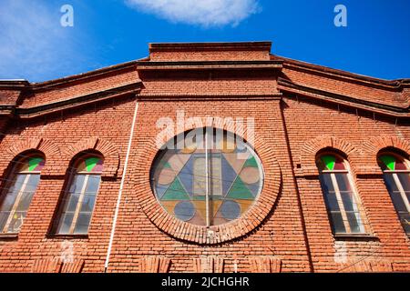 Große Synagoge in der Altstadt von Tiflis. Tiflis ist die Hauptstadt und größte Stadt Georgiens, die am Ufer des Flusses Kura liegt. Stockfoto