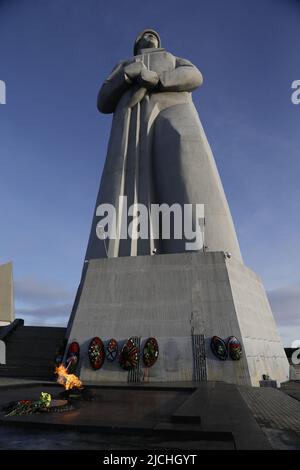 Denkmal für die Verteidiger der sowjetischen Arktis während des Großen Vaterländischen Krieges ('Aljosha') in Murmansk, Russland; I.A.Pokrowski, Bildhauer I. D. Brodski Stockfoto