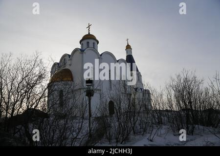 Orthodoxe Kirche des Heilandes auf den Gewässern in Murmansk, Russland; Teil eines Gedenkkomplexes Stockfoto