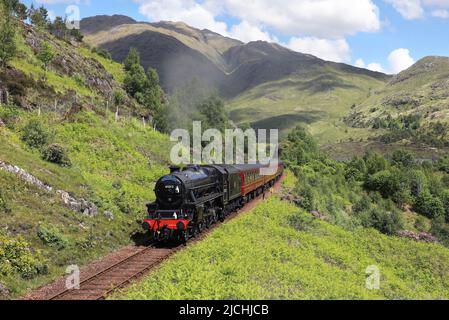 45212 arbeitet bis zu Glenfinnan am 3.6.22 mit dem Nachmittagsjakobiten. Stockfoto