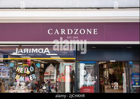 Chesterfield, Großbritannien – 14. Mai 2022: Das Cardzone-Geschäft in Chesterfield, England Stockfoto