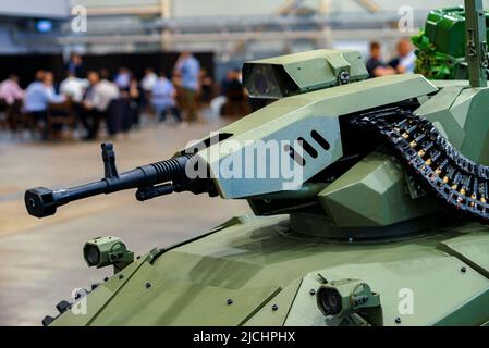 Mobile Roboterwaffenstation für künstliche Intelligenz. Stockfoto