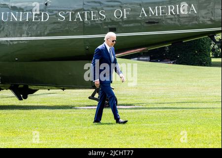 Washington, Usa. 13.. Juni 2022. Präsident Joe Biden kehrt nach seinem Flug mit Marine One ins Weiße Haus zurück. Kredit: SOPA Images Limited/Alamy Live Nachrichten Stockfoto