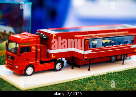 Notrufzentrale. Mobiler Kontrollpunkt zur Gewährleistung autonomer Arbeit, um die Folgen eines Notfalls zu eliminieren. Stockfoto