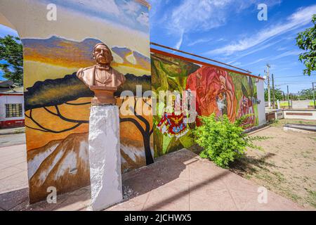 Denkmal, Wandgemälde, Büste von Benito Juarez auf dem öffentlichen Platz in Esqueda, Mexiko. Esqueda Stadt im Bundesstaat Sonora Mexiko.(© Foto von Luis Gutierrez von NortePhoto.com) Monumento , Wandbild, busto de Benito Juarez en la plaza publica en Esqueda, Mexiko. pueblo Esqueda en el estado de Sonora Mexiko. (© Foto von Luis Gutierrez von NortePhoto.com) Stockfoto