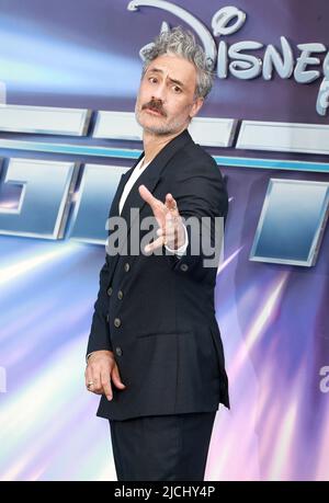 Taika Waititi nimmt an der Lightyear UK Premiere auf dem Cineworld Leicester Square am 13. Juni 2022 in London, England, Teil. Stockfoto