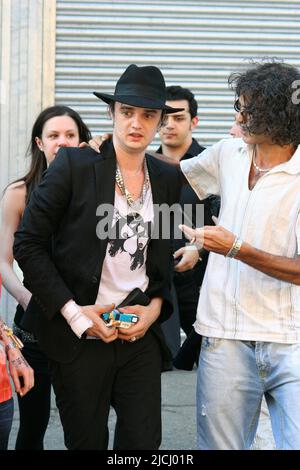 Pete Doherty nimmt an einem Gig zum Camden Crawl 2007 in London Teil. Stockfoto