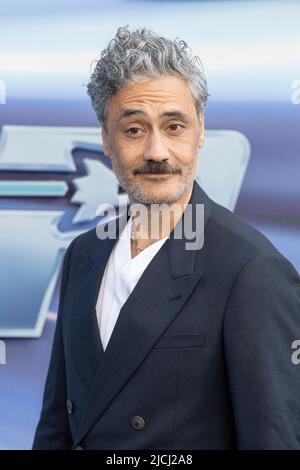 LONDON, ENGLAND - 13. JUNI: Taika Waititi nimmt an der britischen Premiere von „Lightyear“ auf dem Cineworld Leicester Square am 13. Juni 2022 in London, England, Teil. Foto von Gary Mitchell/Alamy Live News Stockfoto