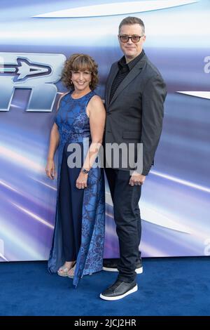 LONDON, ENGLAND - 13. JUNI: Galyn Susman und Angus Maclane nehmen an der britischen Premiere von „Lightyear“ am 13. Juni 2022 auf dem Cineworld Leicester Square in London, England, Teil. Foto von Gary Mitchell/Alamy Live News Stockfoto