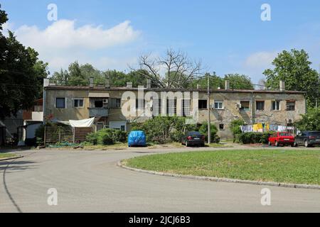 Grundstück im ehemaligen Konzentrationslager Sajmiste in Belgrad, das von einkommensschwachen Einwohnern besetzt ist Stockfoto