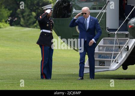 13. Juni 2022, Washington, District of Columbia, USA: US-Präsident JOE BIDEN kommt heute am 13. Juni 2022 aus Delaware im Weißen Haus in South Lawn/White House in Washington DC, USA. (Bild: © Lenin Nolly/ZUMA Press Wire) Stockfoto