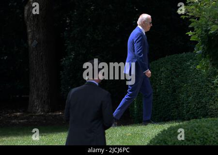 13. Juni 2022, Washington, District of Columbia, USA: US-Präsident JOE BIDEN kommt heute am 13. Juni 2022 aus Delaware im Weißen Haus in South Lawn/White House in Washington DC, USA. (Bild: © Lenin Nolly/ZUMA Press Wire) Stockfoto