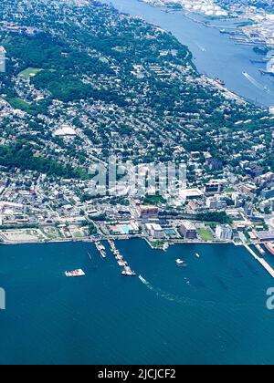 Luftaufnahme des Staten Island Ferry Terminal Dienstag, 7. Juni 2022. Foto von Jennifer Graylock-Graylock.com 917-519-7666 Stockfoto