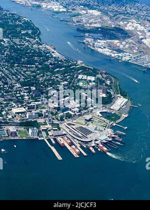 Luftaufnahme des Staten Island Ferry Terminal Dienstag, 7. Juni 2022. Foto von Jennifer Graylock-Graylock.com 917-519-7666 Stockfoto