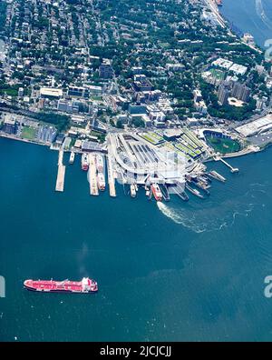 Luftaufnahme des Staten Island Ferry Terminal Dienstag, 7. Juni 2022. Foto von Jennifer Graylock-Graylock.com 917-519-7666 Stockfoto
