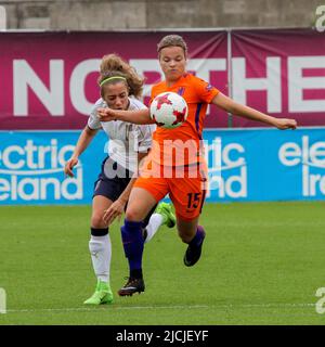 U-19-Fußball-Europameisterschaft der Frauen 2017/Finalturnier. 14. August 2017 Niederlande 3 Italien 3 im Shamrock Park, Portadown, Nordirland. Niederlande Kayleigh Van Dooren, die internationale Fußballspielerin der Frauen, Niederlande (15). Stockfoto