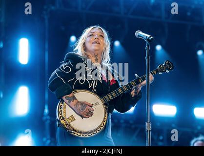 Nashville, USA. 12.. Juni 2022. Elle King tritt am 4. Tag des CMA FEST 2022 im Nissan Stadium am 12. Juni 2022 in Nashville, Tennessee, auf. Foto: Amiee Stubbs/ImageSPACE/Sipa USA Kredit: SIPA USA/Alamy Live News Stockfoto