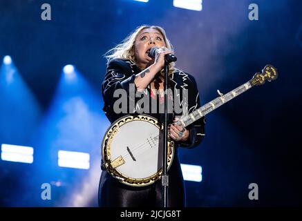 Nashville, USA. 12.. Juni 2022. Elle King tritt am 4. Tag des CMA FEST 2022 im Nissan Stadium am 12. Juni 2022 in Nashville, Tennessee, auf. Foto: Amiee Stubbs/ImageSPACE/Sipa USA Kredit: SIPA USA/Alamy Live News Stockfoto
