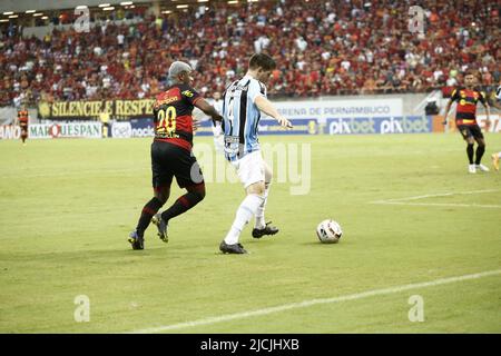 Recife, Pernambuco, Brasilien. 13.. Juni 2022. Brasilianische Fußballmeisterschaft - zweite Division: Sport vs Gremio. 13. Juni 2022, Sao Lourenco da Mata, Pernambuco, Brasilien: Fußballspiel zwischen Sport und Gremio, gültig für die 12. Runde der Brasilianischen Fußballmeisterschaft - zweite Division, die am Montag (13) im Stadion Arena Pernambuco in Sao Lourenco da Mata, Pernambuco, stattfand. Das Spiel endete mit einem Gleichstand von 0-0. Bild: Alzio Dias/Thenews2 (Bild: © Alzio Dias/TheNEWS2 via ZUMA Press Wire) Stockfoto