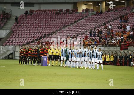 Recife, Pernambuco, Brasilien. 13.. Juni 2022. Brasilianische Fußballmeisterschaft - zweite Division: Sport vs Gremio. 13. Juni 2022, Sao Lourenco da Mata, Pernambuco, Brasilien: Fußballspiel zwischen Sport und Gremio, gültig für die 12. Runde der Brasilianischen Fußballmeisterschaft - zweite Division, die am Montag (13) im Stadion Arena Pernambuco in Sao Lourenco da Mata, Pernambuco, stattfand. Das Spiel endete mit einem Gleichstand von 0-0. Bild: Alzio Dias/Thenews2 (Bild: © Alzio Dias/TheNEWS2 via ZUMA Press Wire) Stockfoto