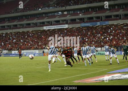 Recife, Pernambuco, Brasilien. 13.. Juni 2022. Brasilianische Fußballmeisterschaft - zweite Division: Sport vs Gremio. 13. Juni 2022, Sao Lourenco da Mata, Pernambuco, Brasilien: Fußballspiel zwischen Sport und Gremio, gültig für die 12. Runde der Brasilianischen Fußballmeisterschaft - zweite Division, die am Montag (13) im Stadion Arena Pernambuco in Sao Lourenco da Mata, Pernambuco, stattfand. Das Spiel endete mit einem Gleichstand von 0-0. Bild: Alzio Dias/Thenews2 (Bild: © Alzio Dias/TheNEWS2 via ZUMA Press Wire) Stockfoto