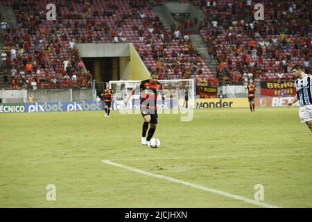 Recife, Pernambuco, Brasilien. 13.. Juni 2022. Brasilianische Fußballmeisterschaft - zweite Division: Sport vs Gremio. 13. Juni 2022, Sao Lourenco da Mata, Pernambuco, Brasilien: Fußballspiel zwischen Sport und Gremio, gültig für die 12. Runde der Brasilianischen Fußballmeisterschaft - zweite Division, die am Montag (13) im Stadion Arena Pernambuco in Sao Lourenco da Mata, Pernambuco, stattfand. Das Spiel endete mit einem Gleichstand von 0-0. Bild: Alzio Dias/Thenews2 (Bild: © Alzio Dias/TheNEWS2 via ZUMA Press Wire) Stockfoto