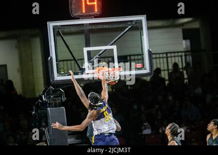 Edmonton, Kanada. 12.. Juni 2022. Edmonton's #11 Marlon Johnson Jr wurde während des Spiels der Canadian Elite Basketball League zwischen Scarborough Shooting Stars und den Edmonton Stingers im Edmonton Expo Center in Aktion gesehen. (Endergebnis; Scarborough Shooting Stars 78:69 Edmonton Stingers). (Foto von Ron Palmer/SOPA Images/Sipa USA) Quelle: SIPA USA/Alamy Live News Stockfoto