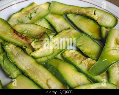 Zucchini aka Zucchini Gemüse vegetarisches Essen in einem Gericht Stockfoto