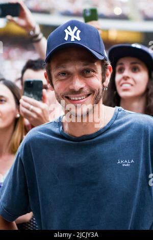 Valentino Rossi und Francesco Sofia Novello sind am 13 2022. Juni beim Konzert von Cesare Cremonini im Stadio Giuseppe Meazza in San Siro in Mailand zu sehen. Stockfoto